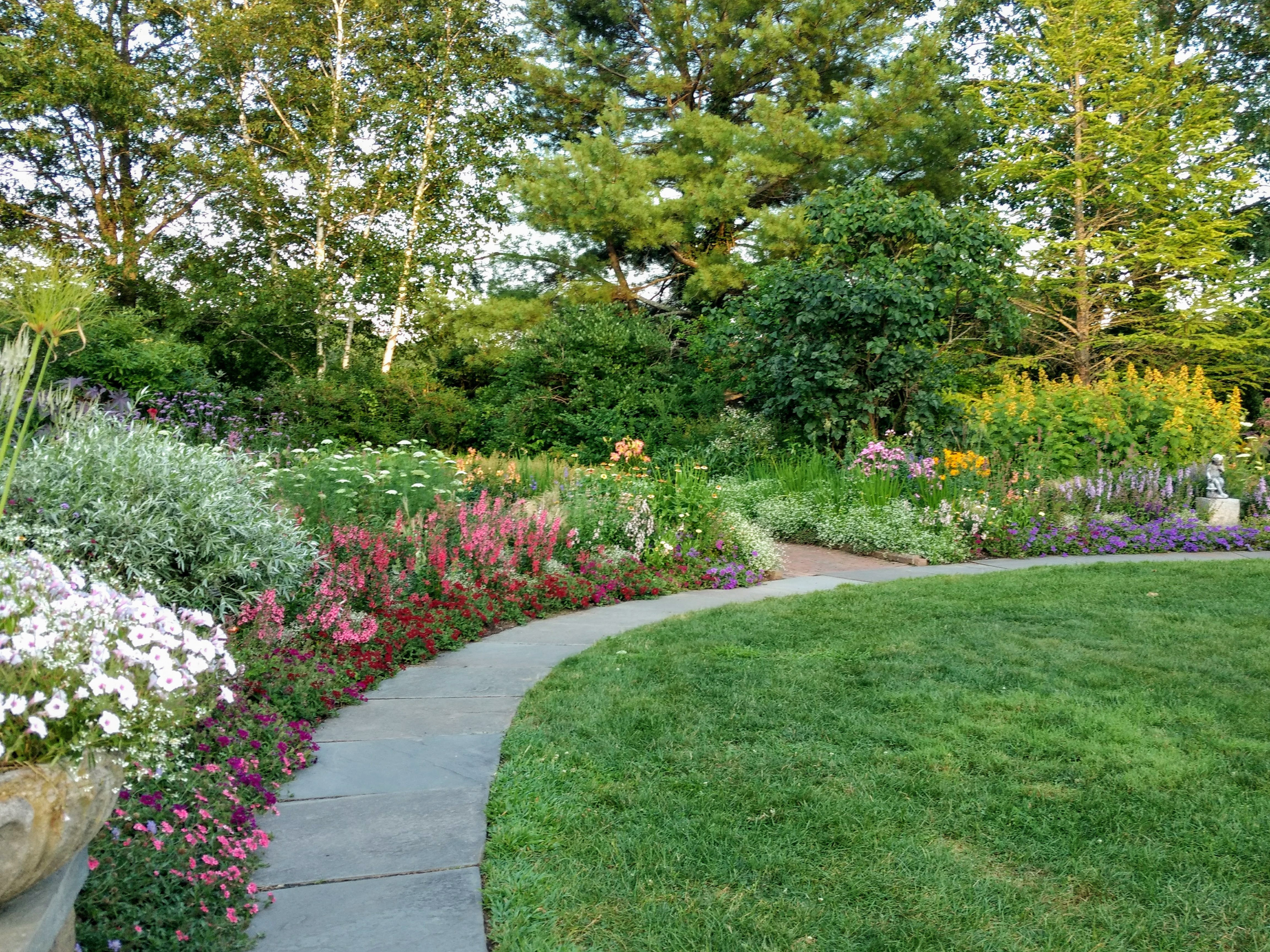 Благоустройство участка частного дома в Тольятти и Самарской области